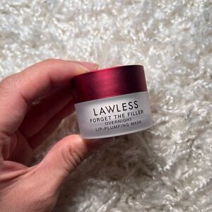 LAWLESS Lip-Plumping Mask in Red and White